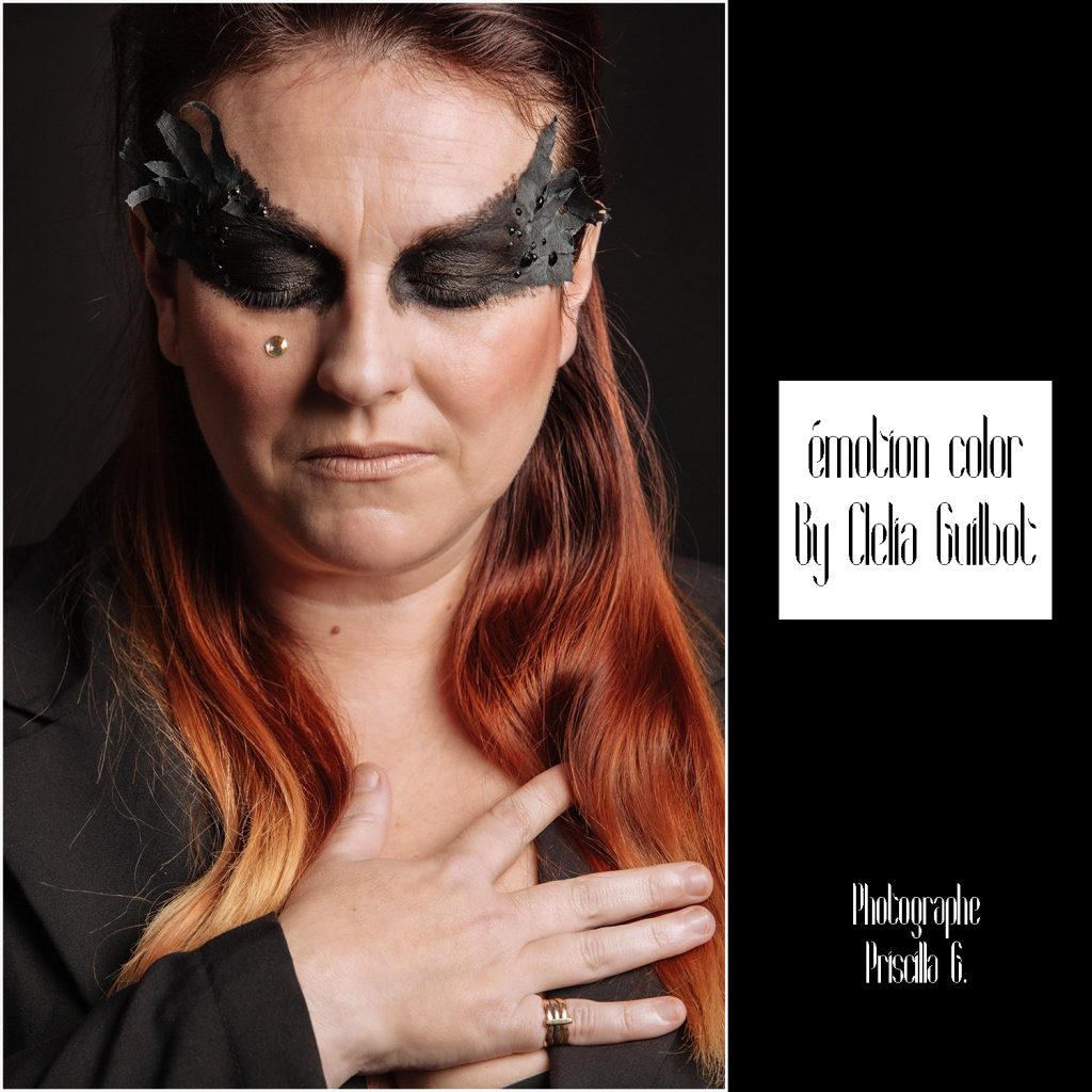 Femme maquillé de noir les yeux fermé qui contacte l'ombre et la lumière